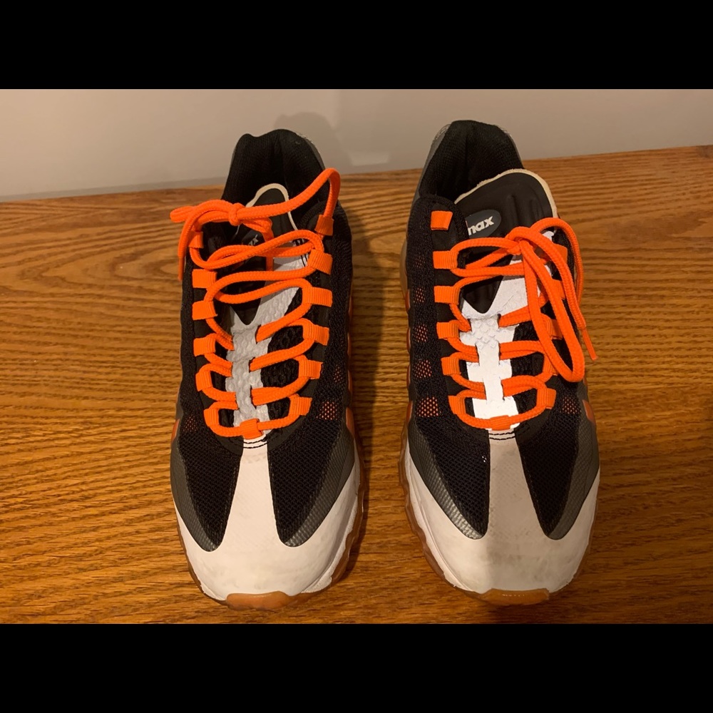 Girl’s Nike AirMax Sneakers